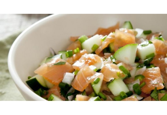 Salade fraîche de saumon mariné au citron et à l’aneth